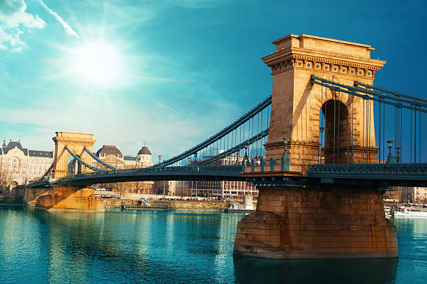 most łańcuchowy w budapeszcie - chain bridge bridge budapest cityscape zdjęcia i obrazy z banku zdjęć