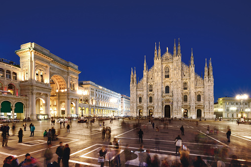 Piazza Del Duomo de milán photo