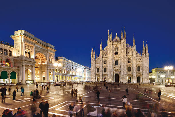 milano piazza del duomo - milano foto e immagini stock