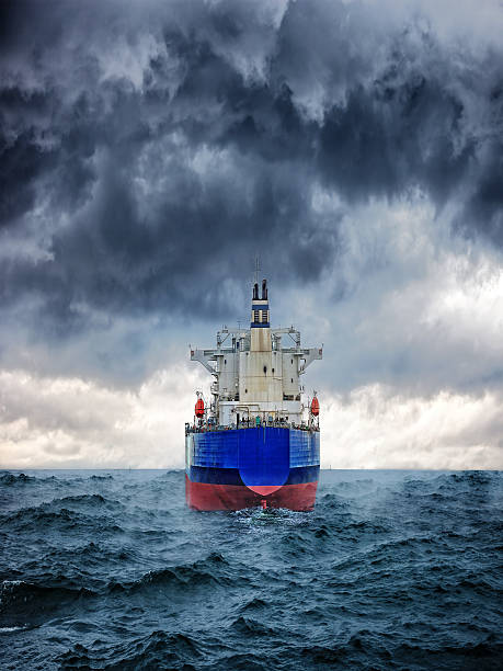 statek w storm - ship storm thunderstorm water zdjęcia i obrazy z banku zdjęć