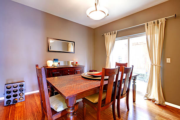 istock Dining room with antique furniture 496264537