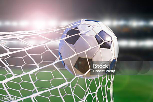 Soccer Ball Sumérjase En La Red En El Estadio Concepto De Éxito Objetivo Foto de stock y más banco de imágenes de Fútbol