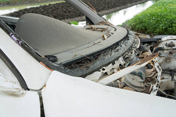 istock car wreck crash crush die collision drunk damage fix loss 496283586