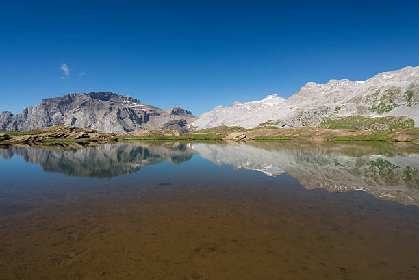 alpy szwajcarskie góry nawiązując w lake - wildhorn zdjęcia i obrazy z banku zdjęć