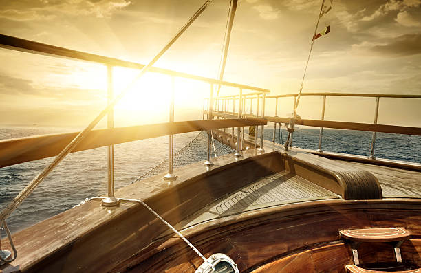 statek na morzu - sunset yacht luxury sailboat zdjęcia i obrazy z banku zdjęć