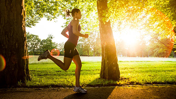 jeune femme jogging - marcel photos et images de collection