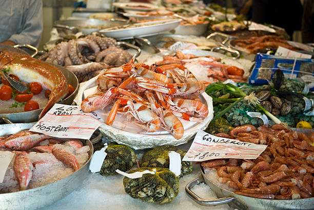 de poissons market - chioggia photos et images de collection