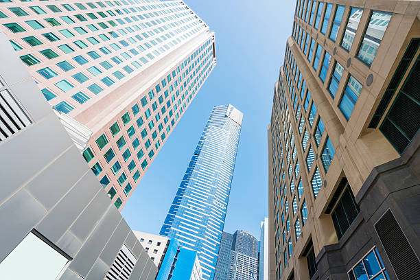 prédios modernos no centro da cidade de melbourne - australia office building melbourne skyline - fotografias e filmes do acervo