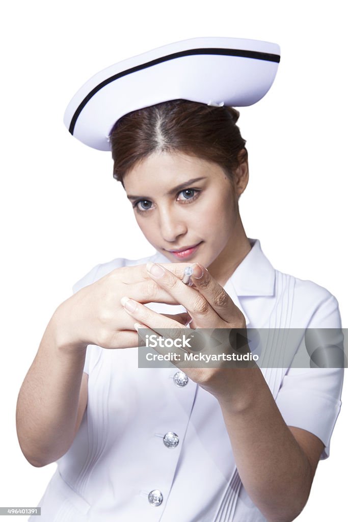 Mujer joven enfermera asiática sosteniendo Jeringa hipodérmica - Foto de stock de Accesorio personal libre de derechos