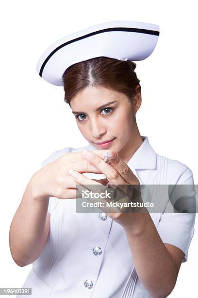 Mujer Joven Enfermera Asiática Sosteniendo Jeringa Hipodérmica Foto de stock y más banco de imágenes de Accesorio personal
