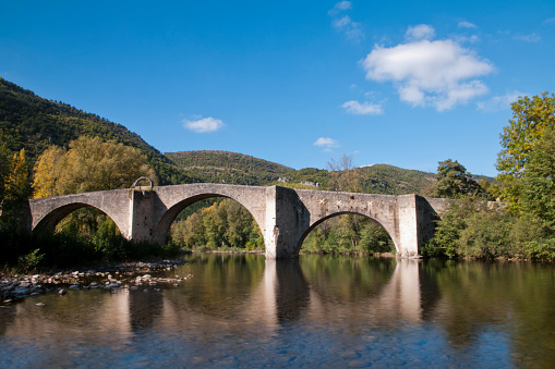 The Quézac bridge, near the famous bottling plant for sparkling water bottles, is located in the Cévennes National Park, in Lozère.