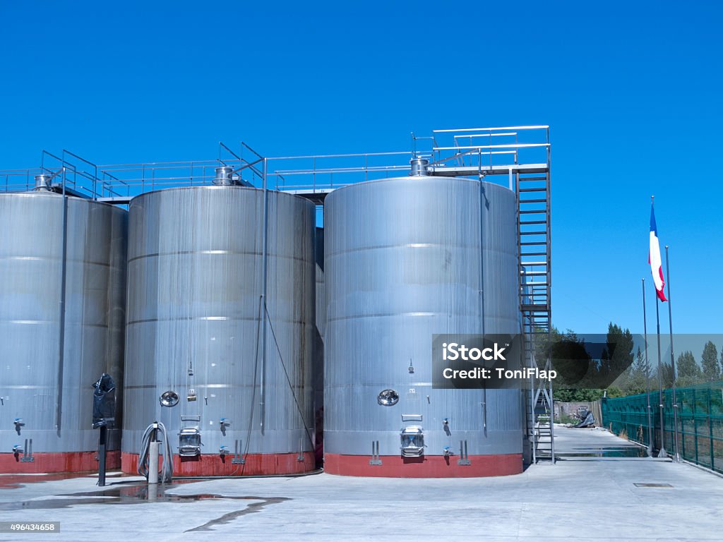 Vinho metallic tanques de fermentação - Foto de stock de 2015 royalty-free