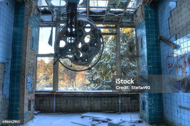 Foto de Antiga Sala De Cirurgia Em Beelitz e mais fotos de stock de Abandonado - Abandonado, Sala de cirurgia, Acidentes e desastres