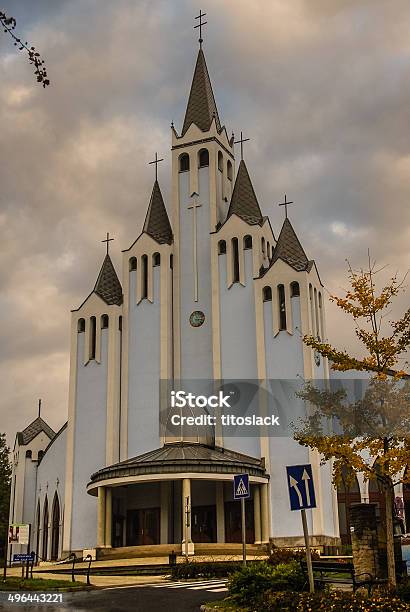 Blue Kościół Z Pięciu Spires - zdjęcia stockowe i więcej obrazów Węgry - Węgry, Bez ludzi, Bezlistne drzewo