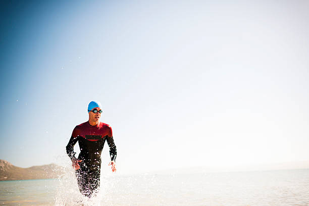 dirección para el acabado - triathlete fotografías e imágenes de stock