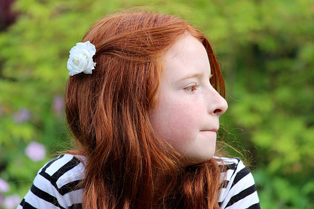 imagem de menina com pursed lábios, morder o lábio - cogitative imagens e fotografias de stock