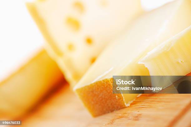 チーズ木製のテーブル - おやつのストックフォトや画像を多数ご用意 - おやつ, エメンタールチーズ, カマンベールチーズ