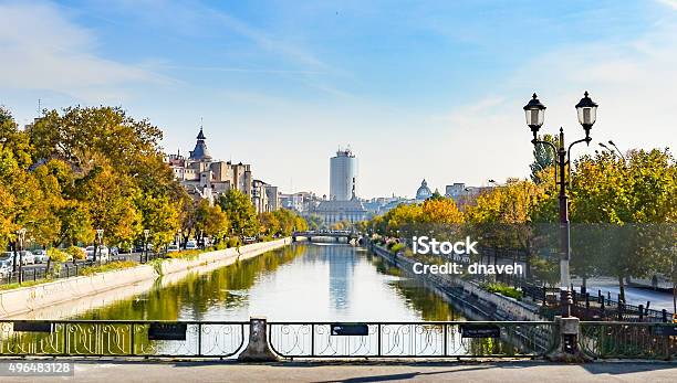 Río Dambovita En Bucarest Rumania Foto de stock y más banco de imágenes de Bucarest - Bucarest, Rumanía, Ciudad