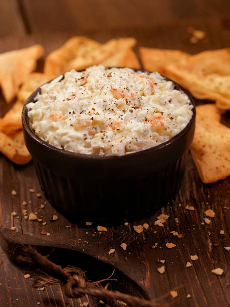 istock Creamy Crab Dip with Baked Pita Chips 496514268
