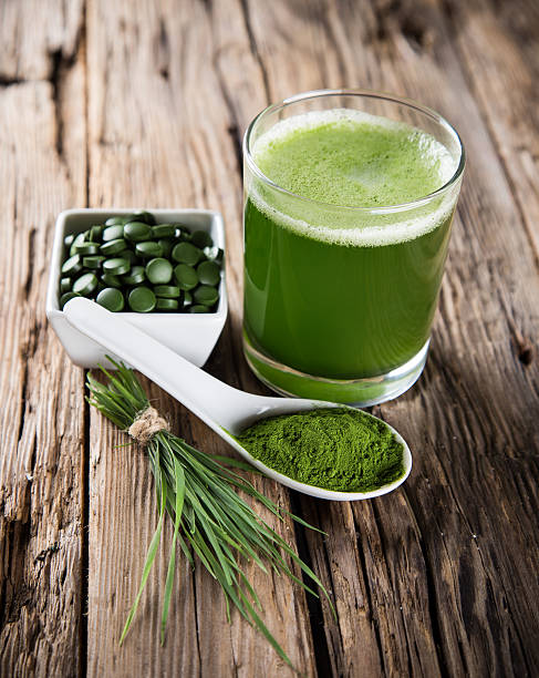 detox. young barley, chlorella superfood. Young barley and chlorella spirulina. Detox superfood. chlorella stock pictures, royalty-free photos & images