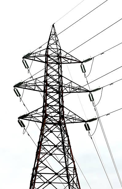 electricity pylon und getriebe linien - power cable photography vertical nobody stock-fotos und bilder