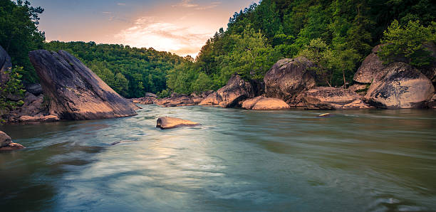 fiume cumberland - cumberland river foto e immagini stock