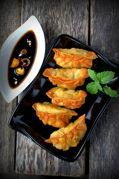 bolas de arroz frito - gujia fotografías e imágenes de stock
