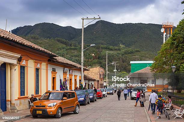 Foto de Colômbia América Do Sul As Pessoas Em Tabio Town Square e mais fotos de stock de Cundinamarca