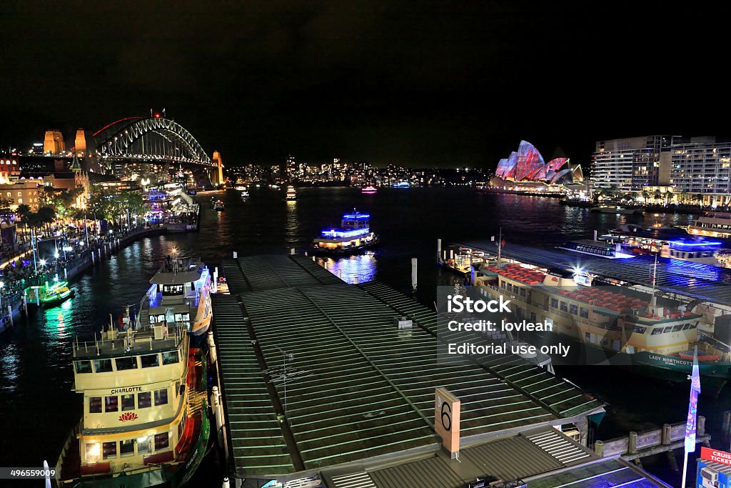 Sydney Harbour, la ciudad, Circular Quay y hielo durante Vivid Sydney - Foto de stock de Puerto de Sydney libre de derechos