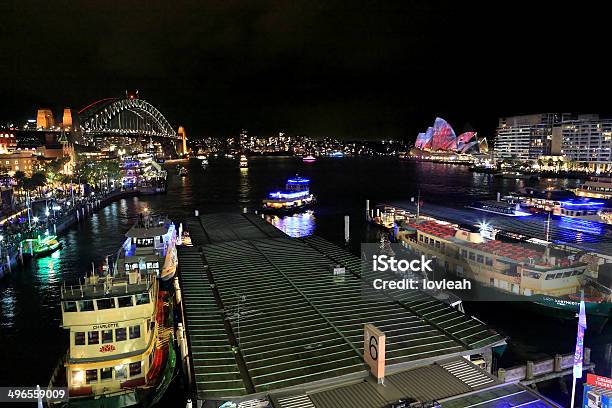 Sydney Harbour La Ciudad Circular Quay Y Hielo Durante Vivid Sydney Foto de stock y más banco de imágenes de Puerto de Sydney