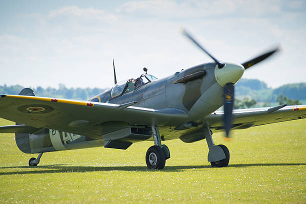 spitfire - spitfire airplane world war ii airshow zdjęcia i obrazy z banku zdjęć