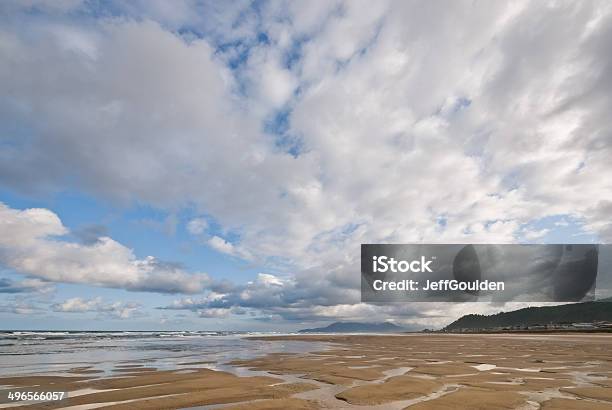 Photo libre de droit de Océan Pacifique De La Plage À Marée Basse banque d'images et plus d'images libres de droit de Amérique du Nord - Amérique du Nord, Beauté de la nature, Comté de Tillamook