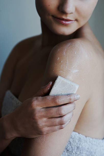 persönliche hygiene ist die top-priorität - seife stock-fotos und bilder