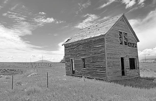 istock Farmland in America with Old Barn 496602767