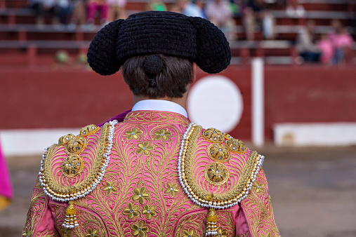 Bullfighter, back in a bullring