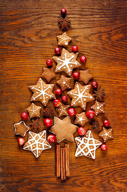 istock Christmas decoration gingerbread and cranberries tree 496611408
