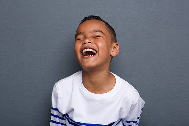 励起笑う少年 - men laughing african descent color image ストックフォトと画像