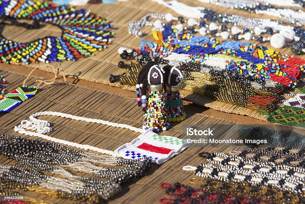 Zulu Curios de KwaZulu-Natal, Sudáfrica - Foto de stock de Abalorio libre de derechos