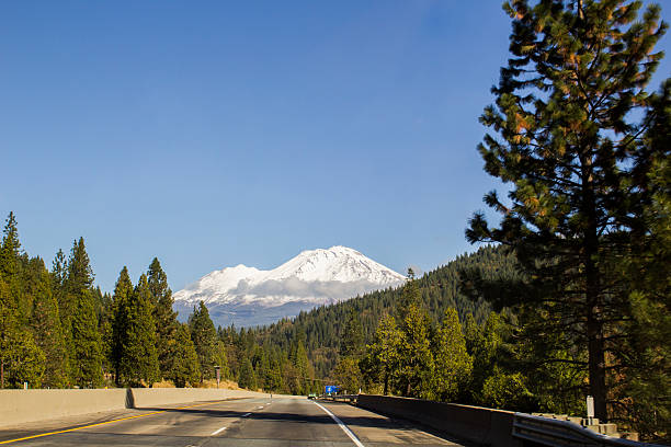 istock Mount Shasta, California From Freeway 496635028
