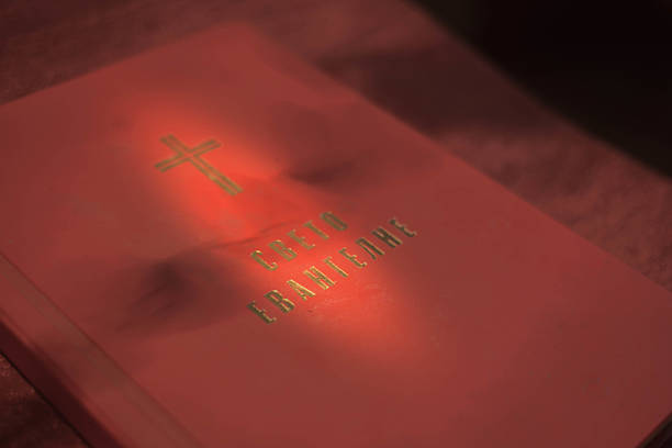 キリスト教 - bible holding reading book ストックフォトと画像