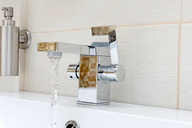 Chromium-plate tap with waterChromium-plate tap with waterChromium-plate tap with water