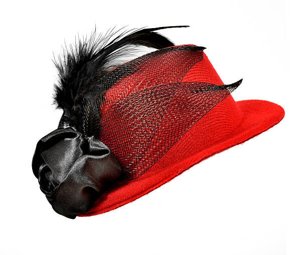 rouge vintage chapeau de femme avec des plumes noires - red veil photos et images de collection