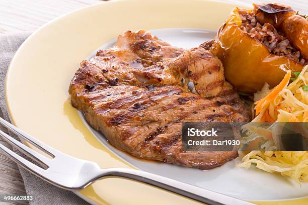 Bistec Con Pimientos Rellenos De Arroz Foto de stock y más banco de imágenes de A cuadros - A cuadros, A la Parrilla, Ajo