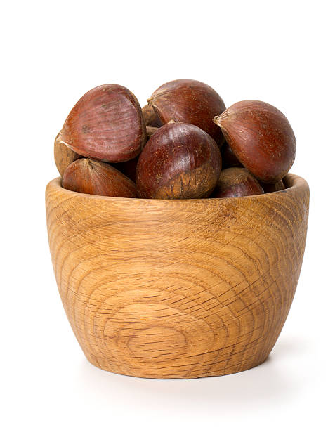 chestnuts изолированные на белом фоне - chestnut basket large group of objects isolated стоковые фото и изображения