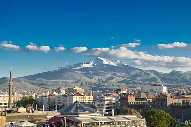 kayseri de la ciudad y al volcán erciyes - crater rim fotografías e imágenes de stock