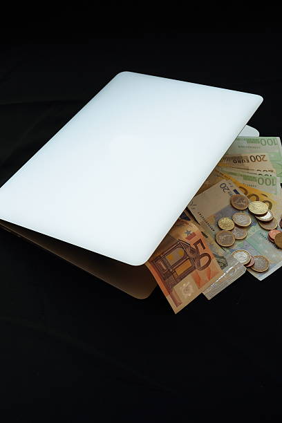 istock make money online in bag 496677872