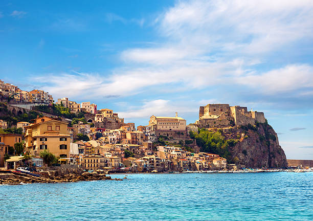 castle scilla - sicilia foto e immagini stock