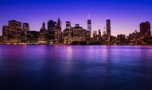 マンハッタンの街並み - manhattan new york city night skyline ストックフォトと画像