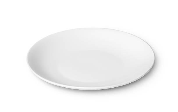 bianco piatto vuoto isolato su sfondo bianco - piatto descrizione generale foto e immagini stock