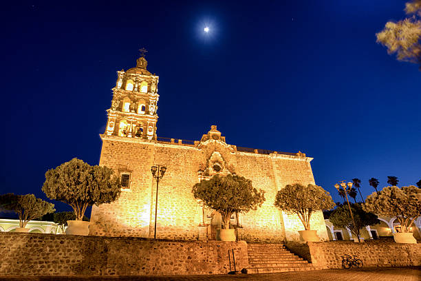 vecchia chiesa cattolica di notte - sonora state foto e immagini stock